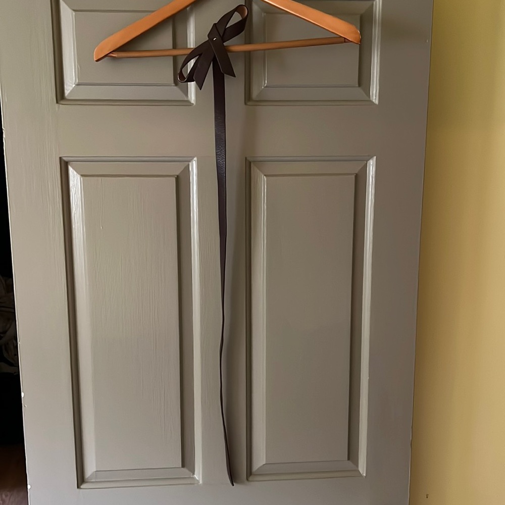 Bow belt. Real leather. Slightly worn